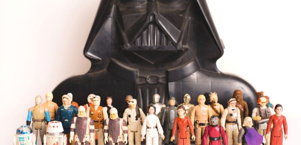 L'insegnante disegna i personaggi di STAR WARS su EXAMS