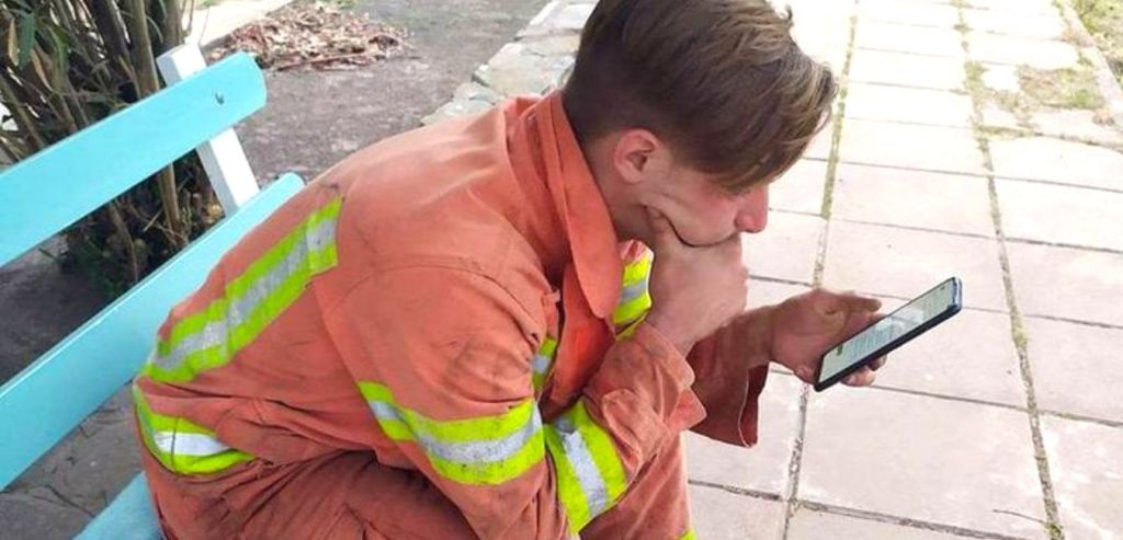 Vigile del fuoco SOSTIENE UN ESAME dopo FIRE